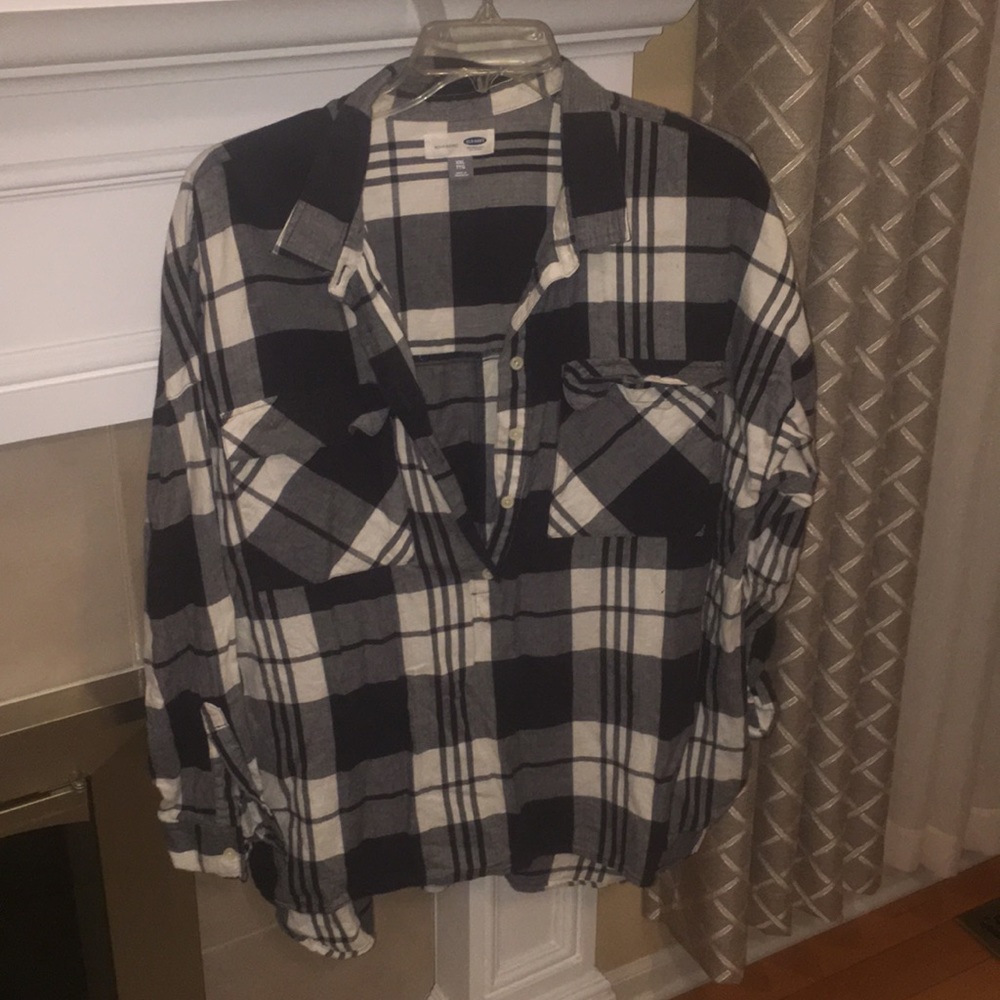 Black and white plaid top